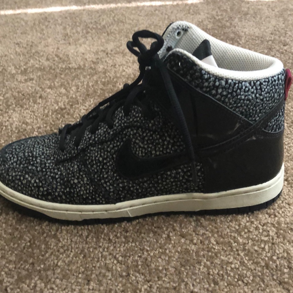 Sneakers - Picture 2 of 3